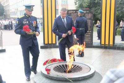Николай Любимов возложил цветы к монументу рязанцам, павшим в локальных конфликтах